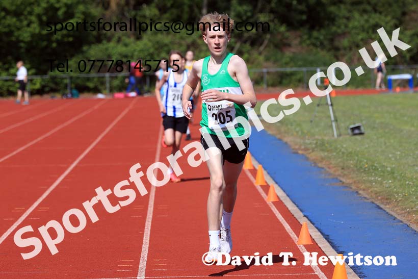 Boys under-15s 800 metres, 2025 North Eastern Track and Field Champs., Shildon, County Durham. Photo: David T. Hewitson/Sports for All Pics